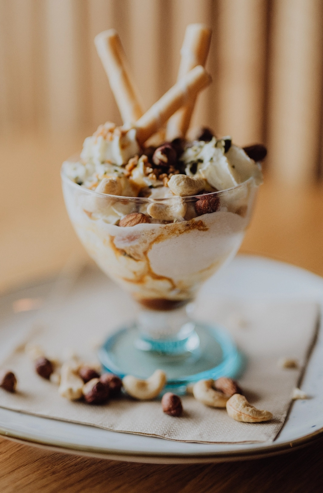 Eis mit Nüssen